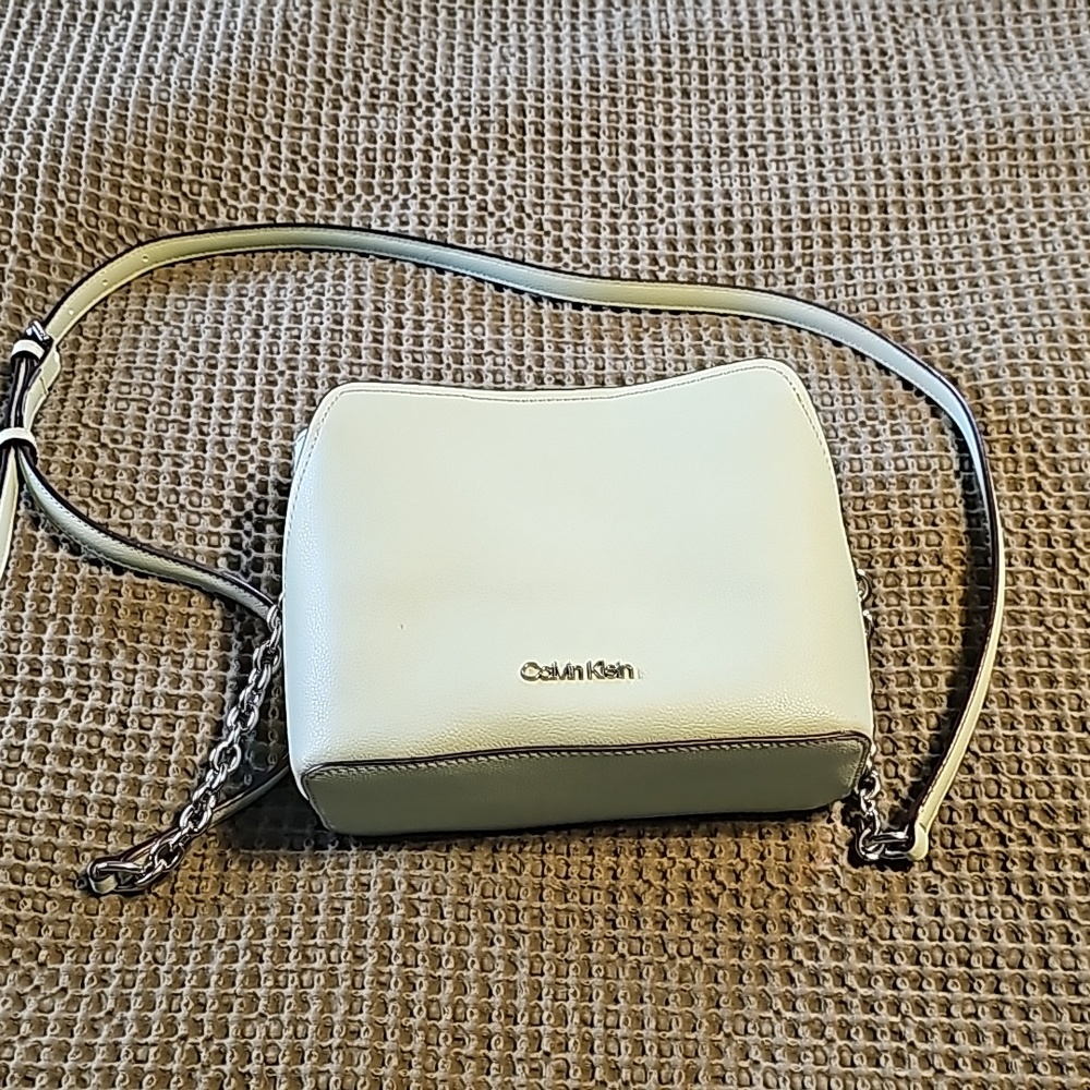 Calvin Klien mint green crossbody purse
